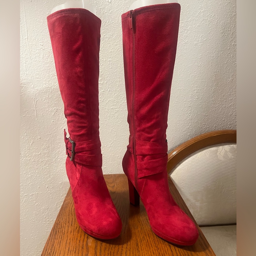Knee-High Red Suede Platform Boots - image 1